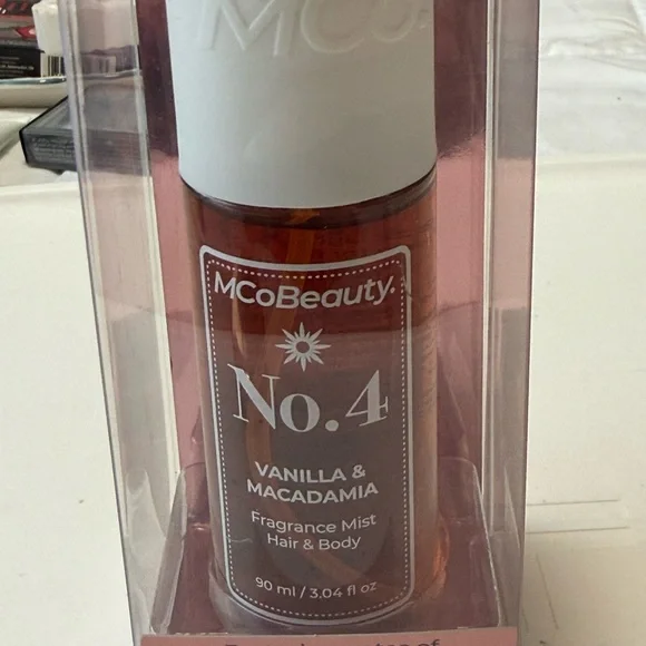 Mcobeauty makeup and fragrance bundle- blush  drops, translucent powder, #4 mist - Picture 4 of 5